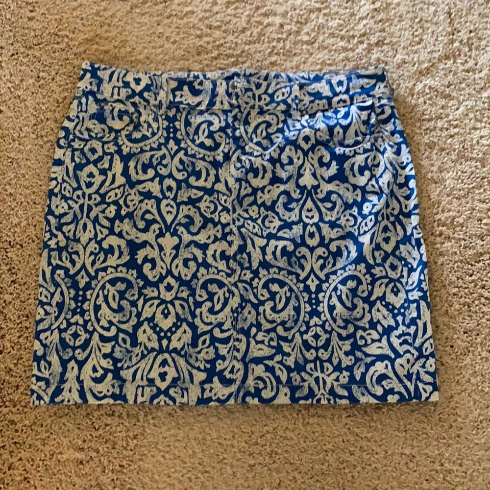 Old navy skirt size 16 with slit in back.